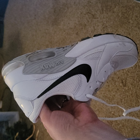 Nike shoes - Picture 2 of 3